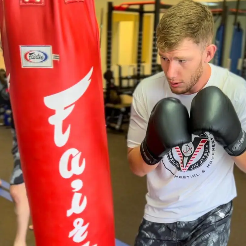 %%title%% %%page%% %%sep%% %%sitename%% Beginner's Guide to Muay Thai: How to Start Training, Benefits, & Tips